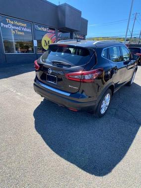 Magnetic Black Pearl 2022 Nissan Rogue Sport SV