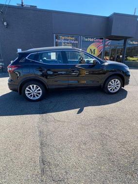 Magnetic Black Pearl 2022 Nissan Rogue Sport SV