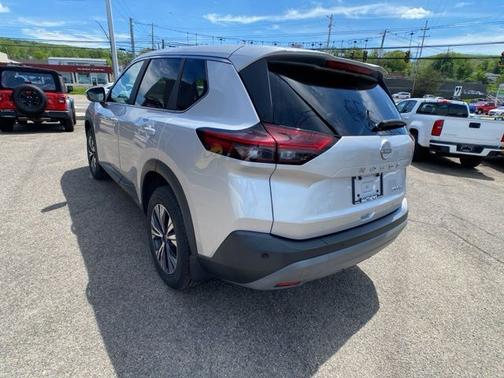 Brilliant Silver Metallic 2023 Nissan Rogue SV