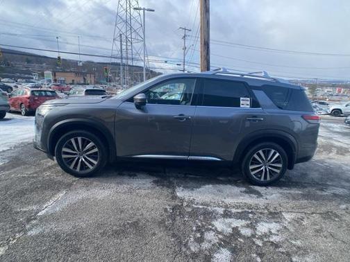 2022 Nissan Pathfinder Platinum 4WD
