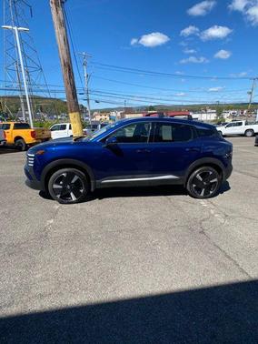 Deep Blue Pearl 2025 Nissan Kicks SR