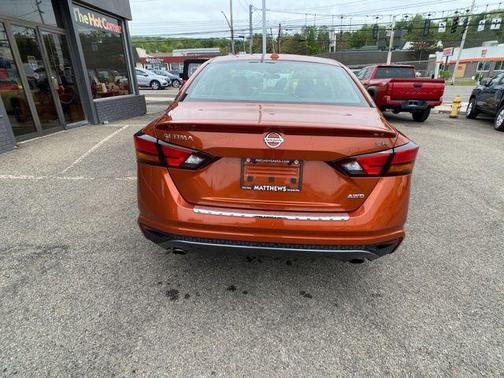 Sunset Drift Chromaflair 2022 Nissan Altima SR Intelligent AWD
