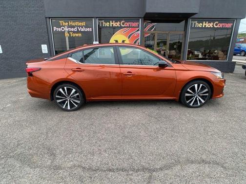 Sunset Drift Chromaflair 2022 Nissan Altima SR Intelligent AWD