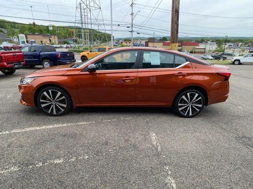 Sunset Drift Chromaflair 2022 Nissan Altima SR Intelligent AWD