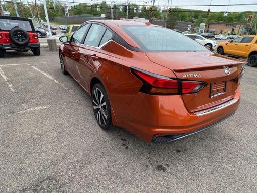 Sunset Drift Chromaflair 2022 Nissan Altima SR Intelligent AWD