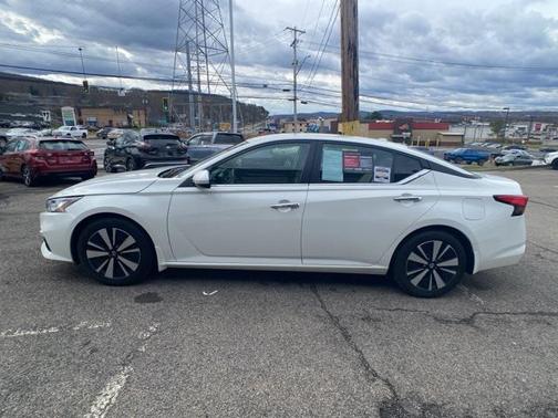 2022 Nissan Altima 2.5 SV