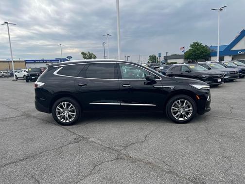 2022 Buick Enclave Essence