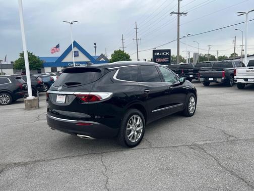 2022 Buick Enclave Essence