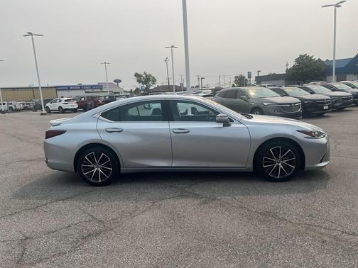 2022 Lexus ES 250 Luxury