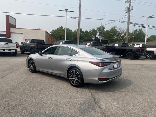 2022 Lexus ES 250 Luxury