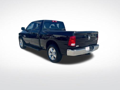 Brilliant Black Crystal Pearlcoat 2019 RAM 1500 Classic Tradesman
