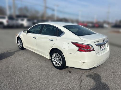 Pearl White 2014 Nissan Altima 2.5 S