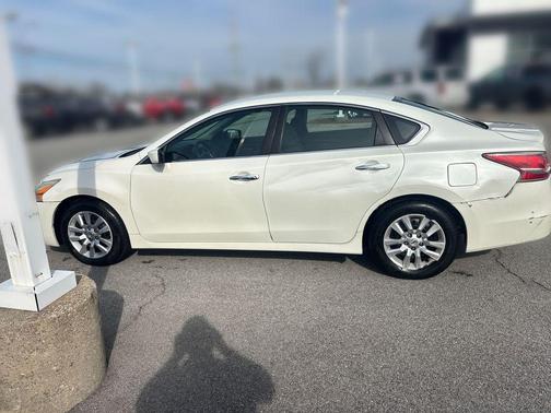 Pearl White 2014 Nissan Altima 2.5 S