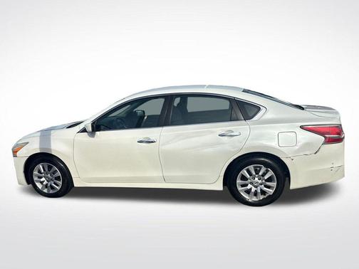 Pearl White 2014 Nissan Altima 2.5 S