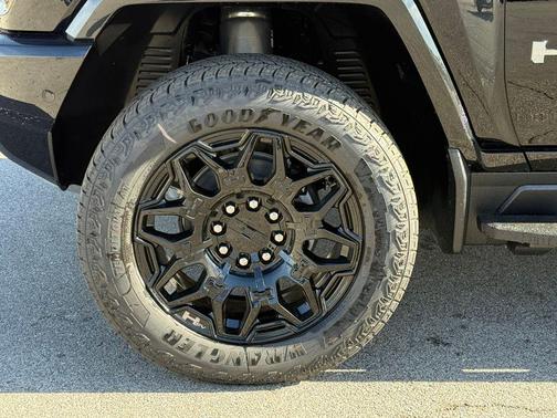 2026 GMC HUMMER EV SUV 2X