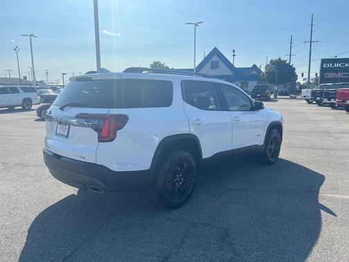 2023 GMC Acadia AT4
