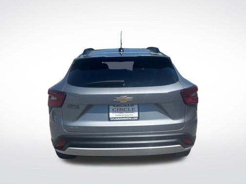 Sterling Gray Metallic 2025 Chevrolet Trax LT