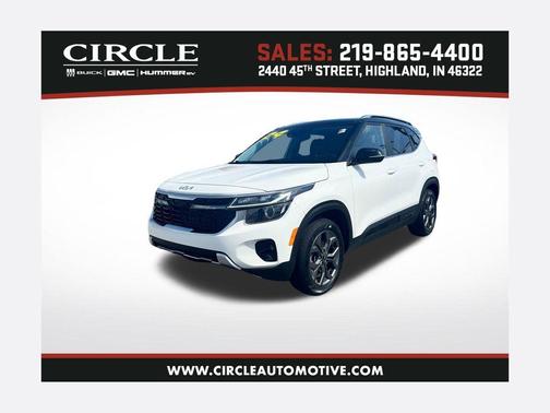 Clear White / Black Roof 2024 Kia Seltos S