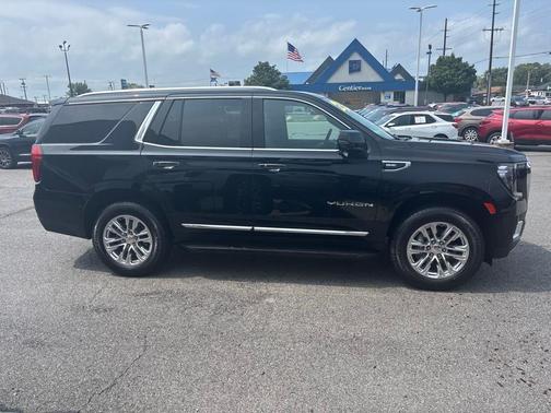 2023 GMC Yukon SLT
