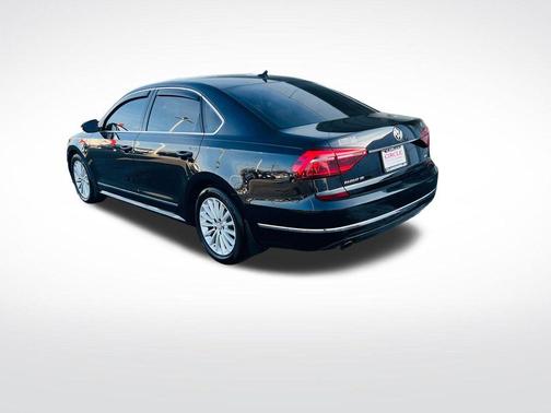 2017 Volkswagen Passat 1.8T SE