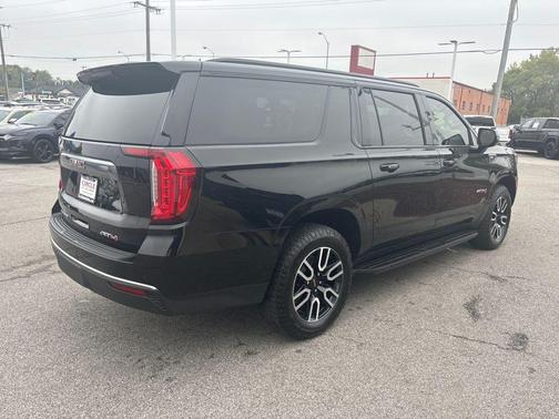 2022 GMC Yukon XL AT4