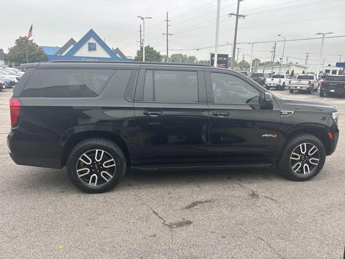 2022 GMC Yukon XL AT4