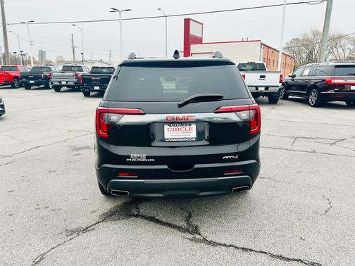 2023 GMC Acadia AT4