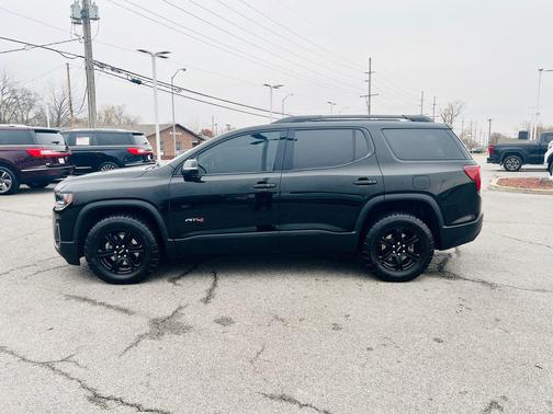 2023 GMC Acadia AT4
