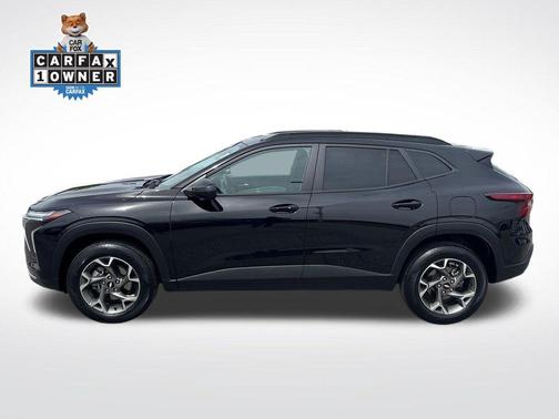 Mosaic Black Metallic 2025 Chevrolet Trax LT