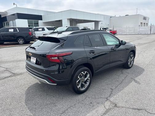 Mosaic Black Metallic 2025 Chevrolet Trax LT