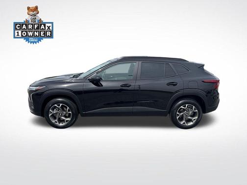 Mosaic Black Metallic 2025 Chevrolet Trax LT