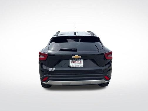 Mosaic Black Metallic 2025 Chevrolet Trax LT
