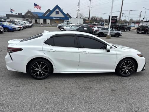 2023 Toyota Camry SE