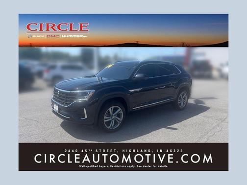 Deep Black Pearl Effect 2024 Volkswagen Atlas Cross Sport 2.0T SEL R-Line