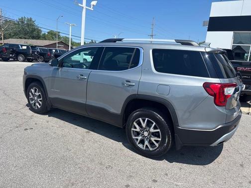 2023 GMC Acadia SLT