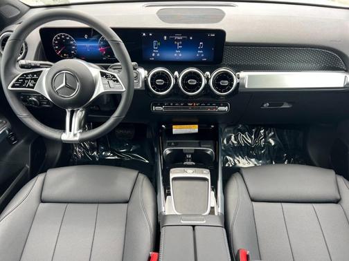 Polar White 2026 Mercedes-Benz GLB 250 Base