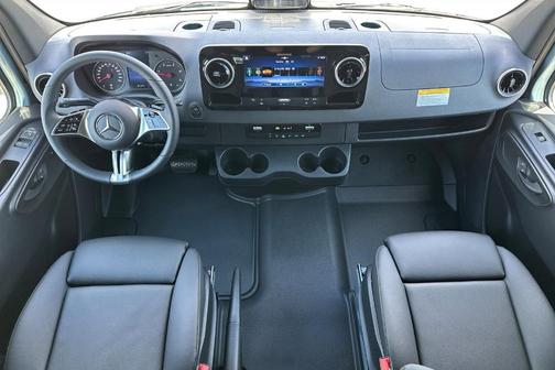 2025 Mercedes-Benz Sprinter 2500 144 WB Standard Roof Crew