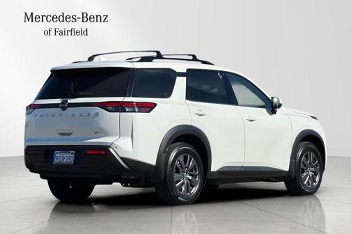 2022 Nissan Pathfinder SV