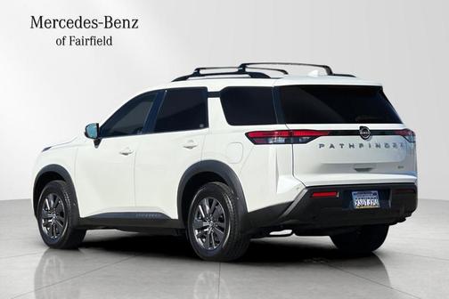 2022 Nissan Pathfinder SV