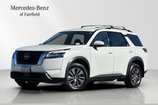 2022 Nissan Pathfinder SV