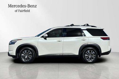 2022 Nissan Pathfinder SV