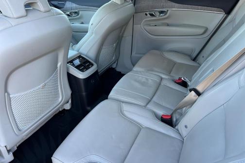 2022 Volvo XC90 Recharge Plug-In Hybrid T8 Inscription Extended Range 7P