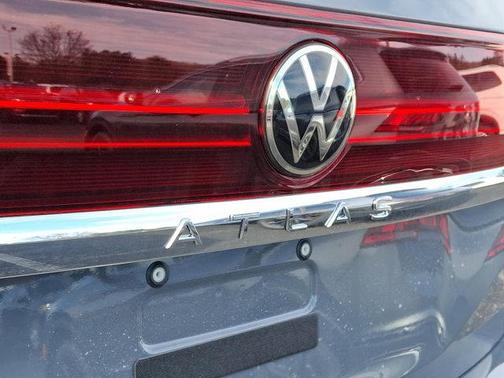 2025 Volkswagen Atlas 2.0T SE