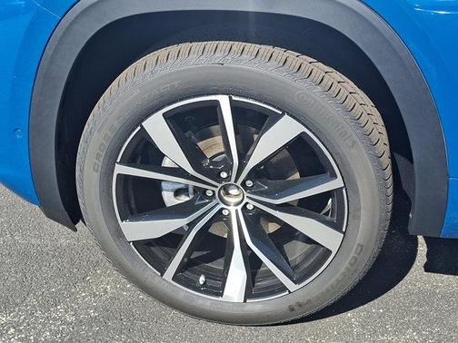 2025 Volkswagen Atlas Cross Sport 2.0T SEL Premium R-Line