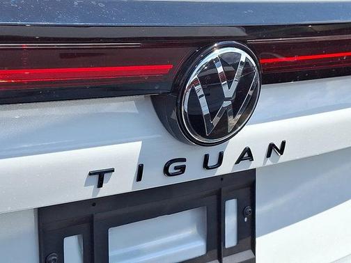 2025 Volkswagen Tiguan 2.0T SE R-Line Black