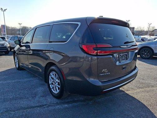 2023 Chrysler Pacifica Touring-L