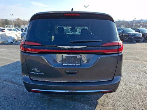 2023 Chrysler Pacifica Touring-L