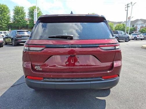 2024 Jeep Grand Cherokee Laredo