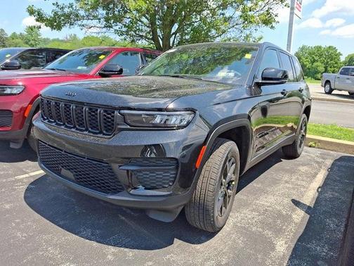 2025 Jeep Grand Cherokee Laredo