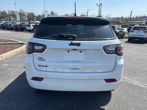 Bright White Clearcoat 2022 Jeep Compass Altitude